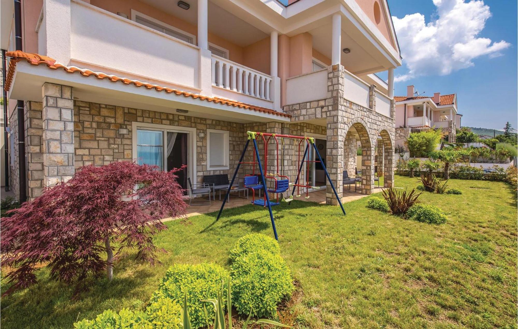 Cozy Apartment In Crikvenica With House Sea View Exterior foto